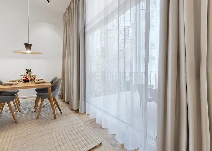 Living No 5 By Gt7 Apartment