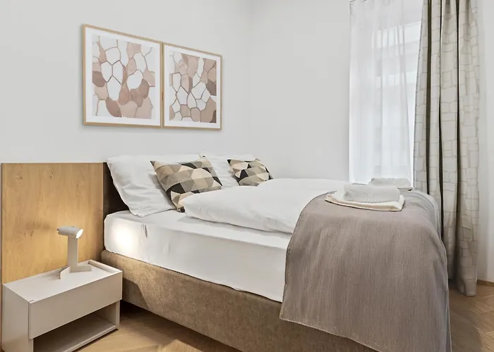 Living No 5 By Gt7 Apartment