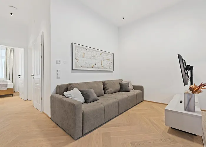 Living No 5 By Gt7 Apartment