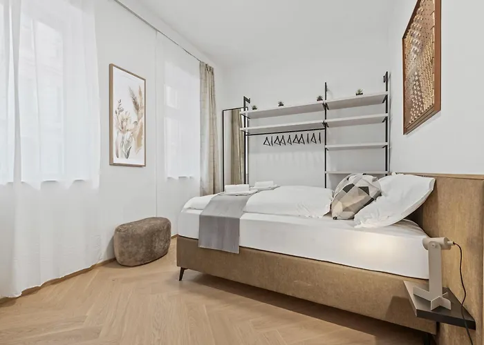 Living No 5 By Gt7 Apartment