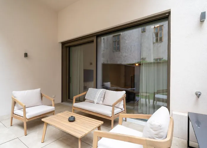 Living No 5 By Gt7 Apartment